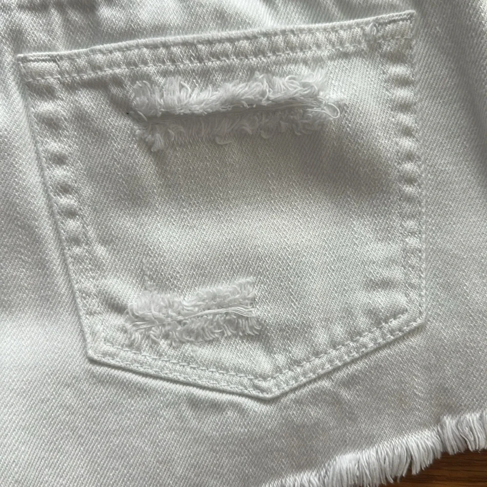 We the free, size 26, white cut off button fly shorts - Picture 9 of 11